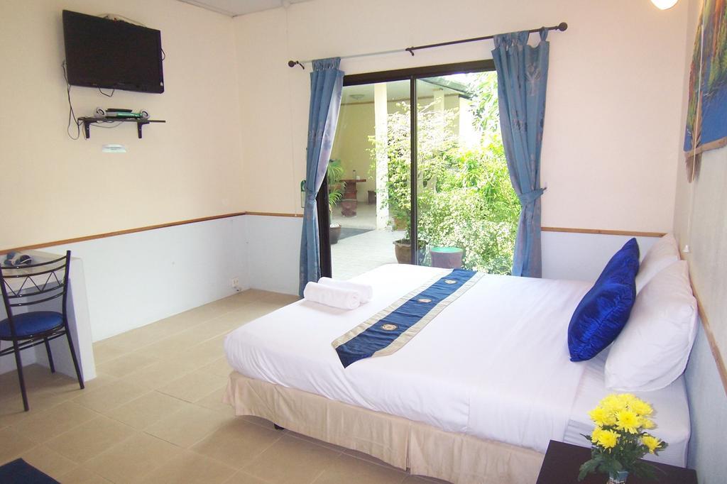 Phuket Airport Overnight Hotel Nai Yang Room photo